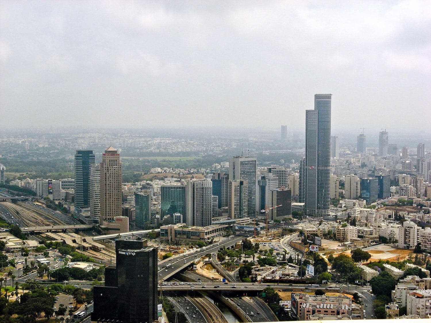 מבט על מגדלי רמת גן ובורסת היהלומים